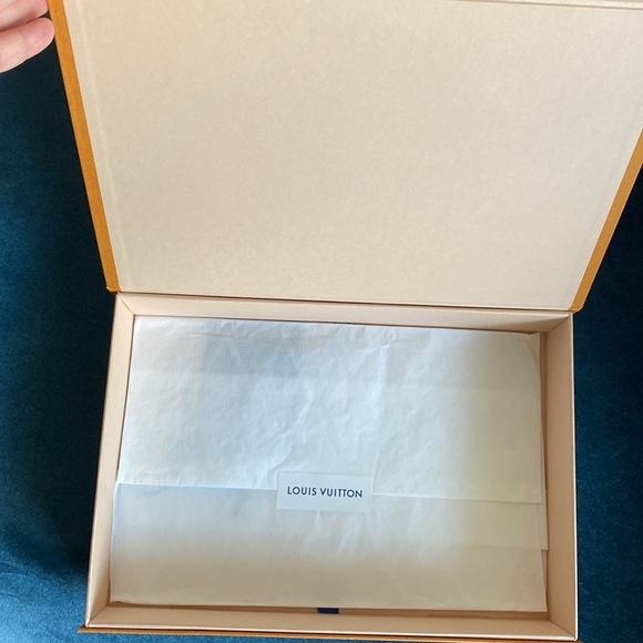 Louis Vuitton sweater box - Picture 2 of 2